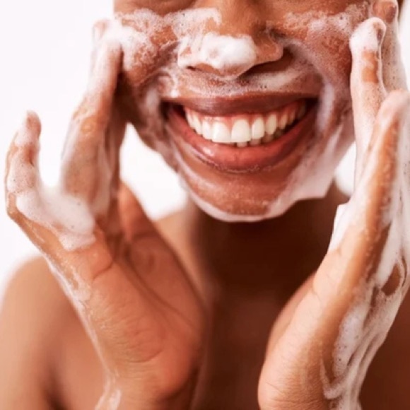 GLYMED + PRO SKINCARE - Picture 4 of 15